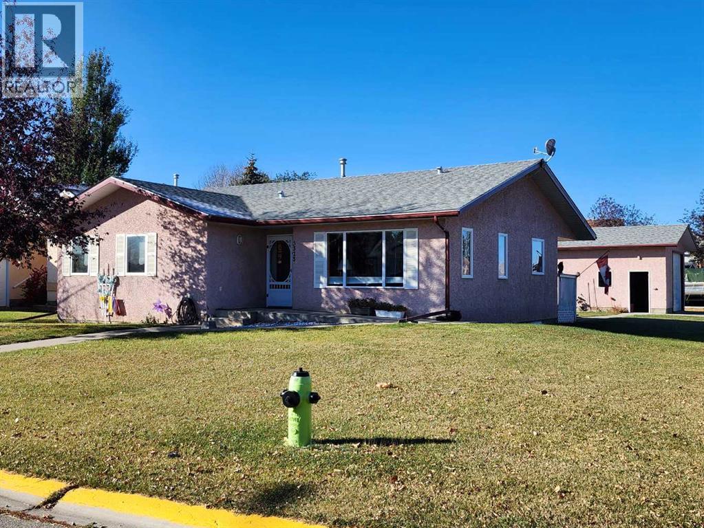 5323 3 Street W, Claresholm, Alberta  T0L 0T0 - Photo 2 - A2265028