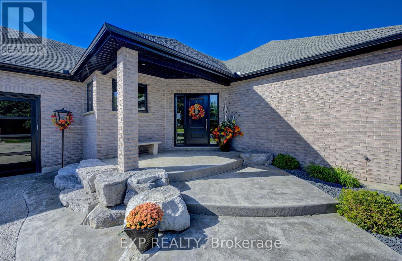 28 Musselman Crescent, Woolwich, Ontario  N0B 1N0 - Photo 3 - X12471769