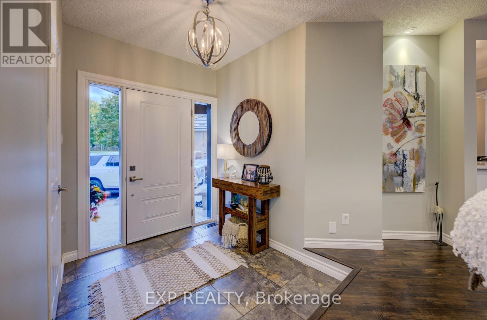 28 Musselman Crescent, Woolwich, Ontario  N0B 1N0 - Photo 5 - X12471769