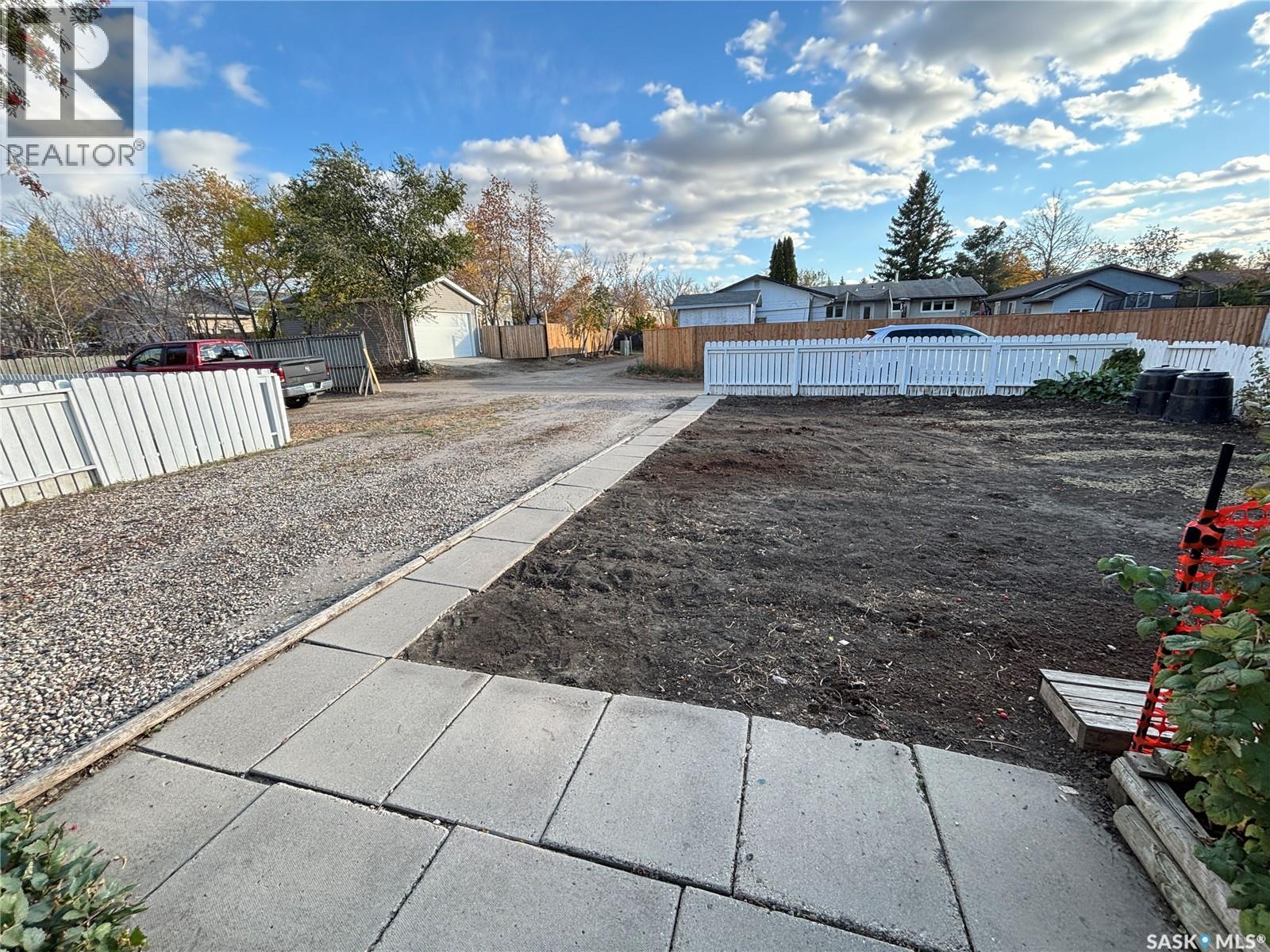 3213 33rd Street W, Saskatoon, Saskatchewan  S7L 4R1 - Photo 2 - SK021272