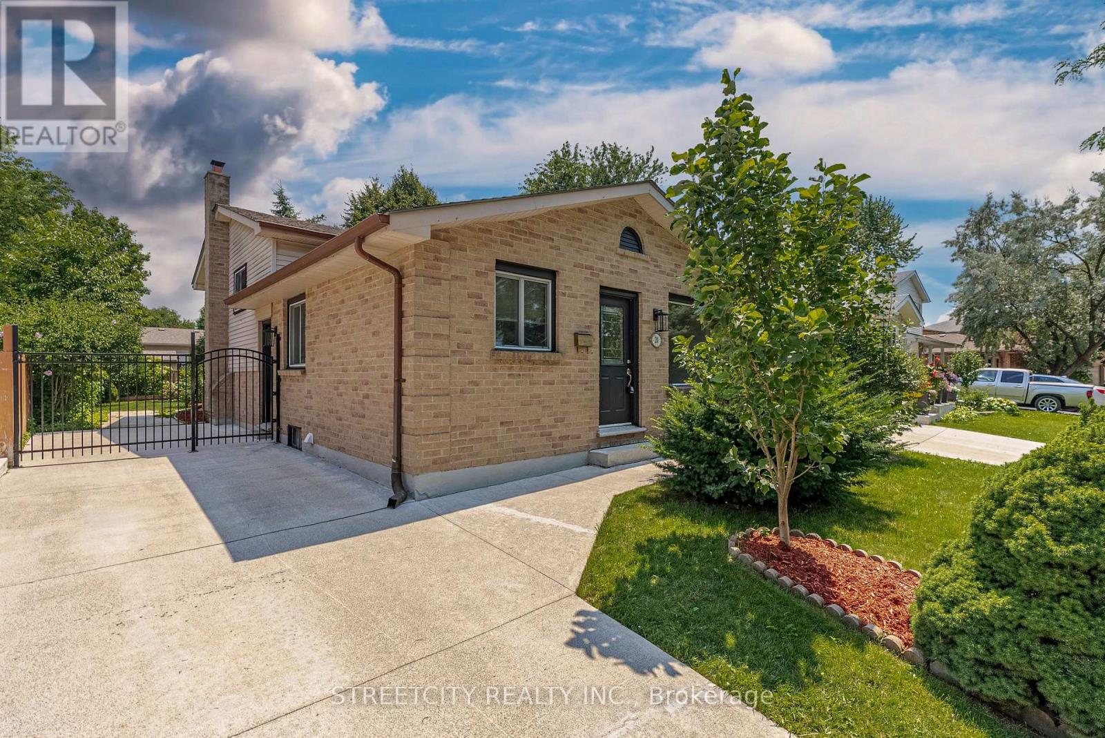 20 Fairchild Crescent, London South, Ontario  N6E 3E2 - Photo 2 - X12472010