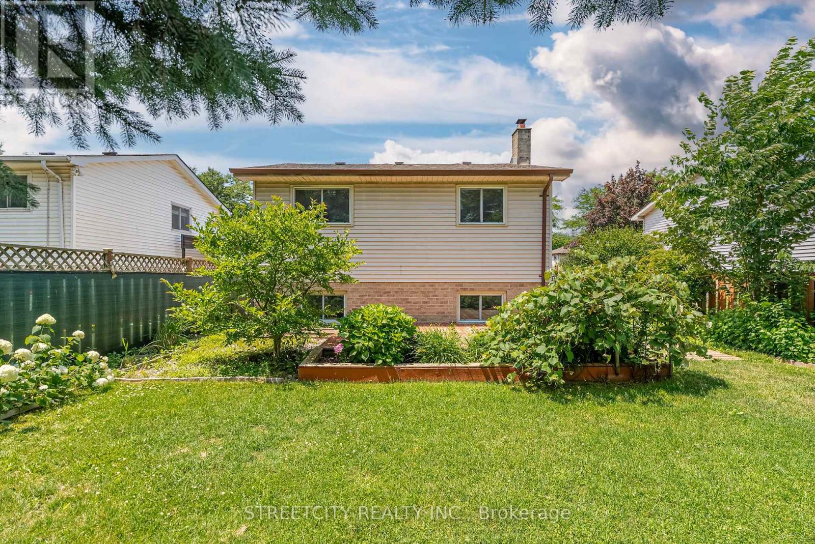20 Fairchild Crescent, London South, Ontario  N6E 3E2 - Photo 37 - X12472010