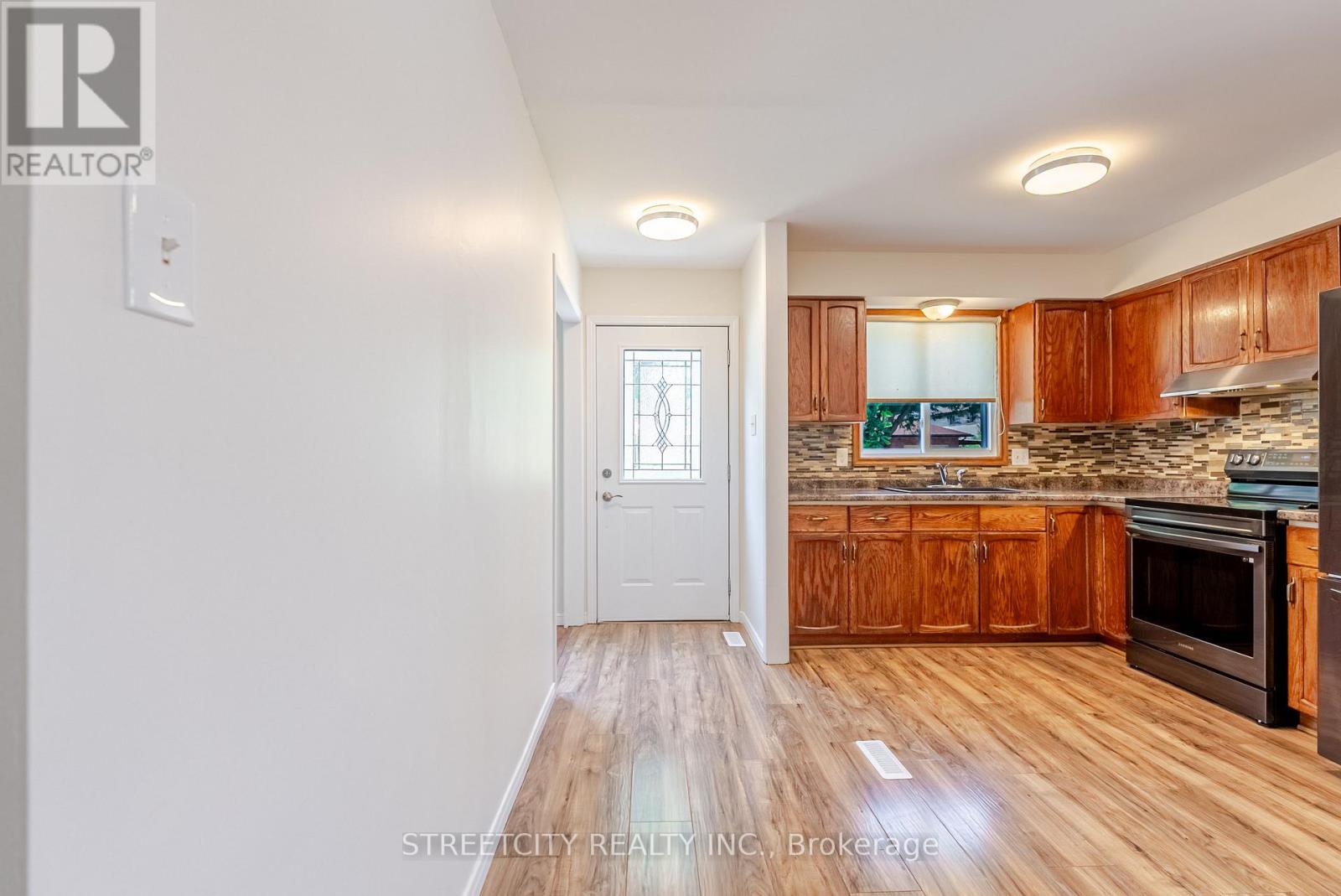 20 Fairchild Crescent, London South, Ontario  N6E 3E2 - Photo 9 - X12472010