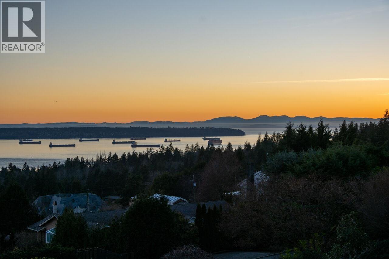 735 Fairmile Road, West Vancouver, British Columbia  V7S 1R1 - Photo 2 - R3034867