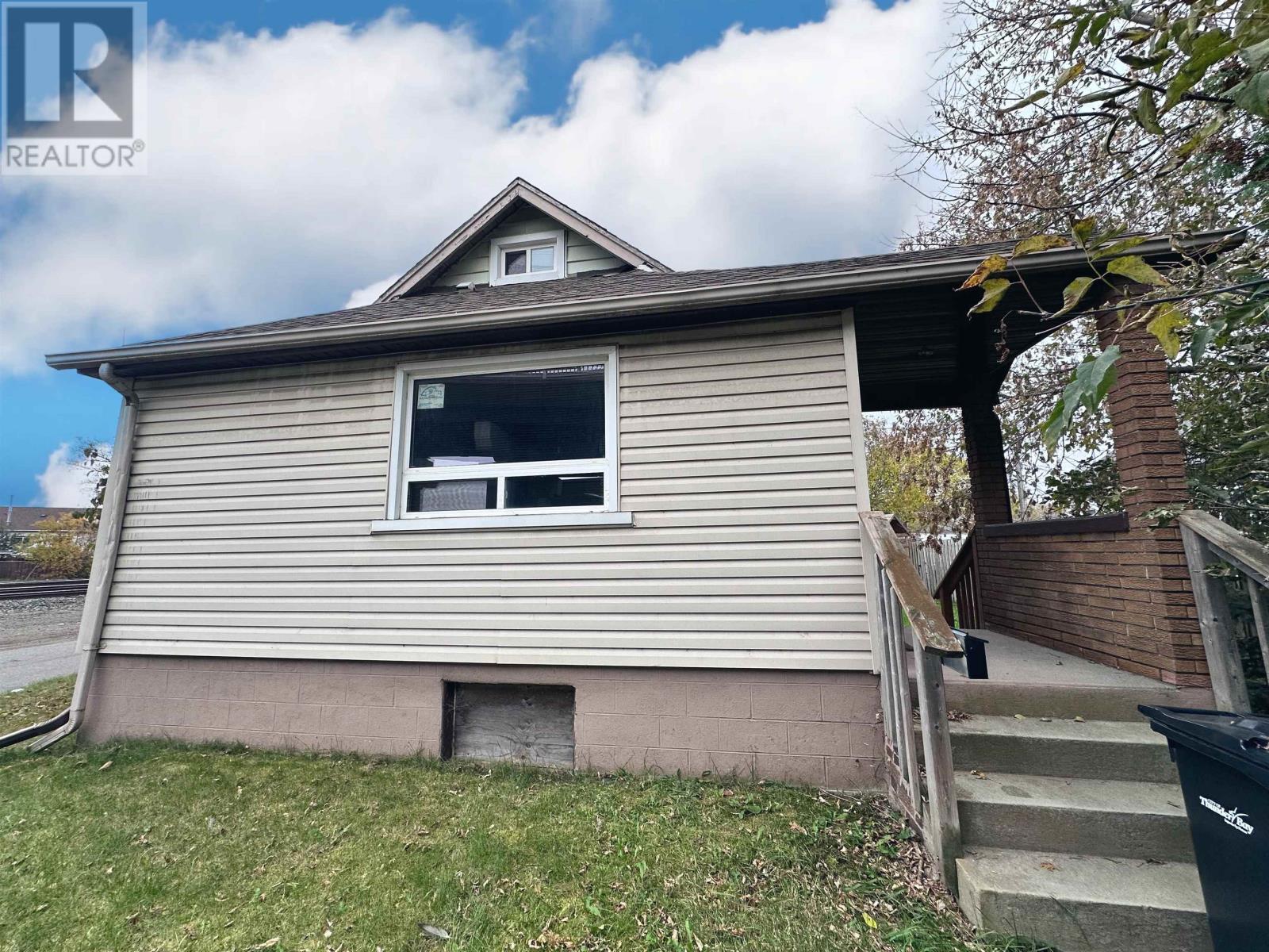 326 Pacific Ave, Thunder Bay, Ontario  P7C 2S1 - Photo 1 - TB253263