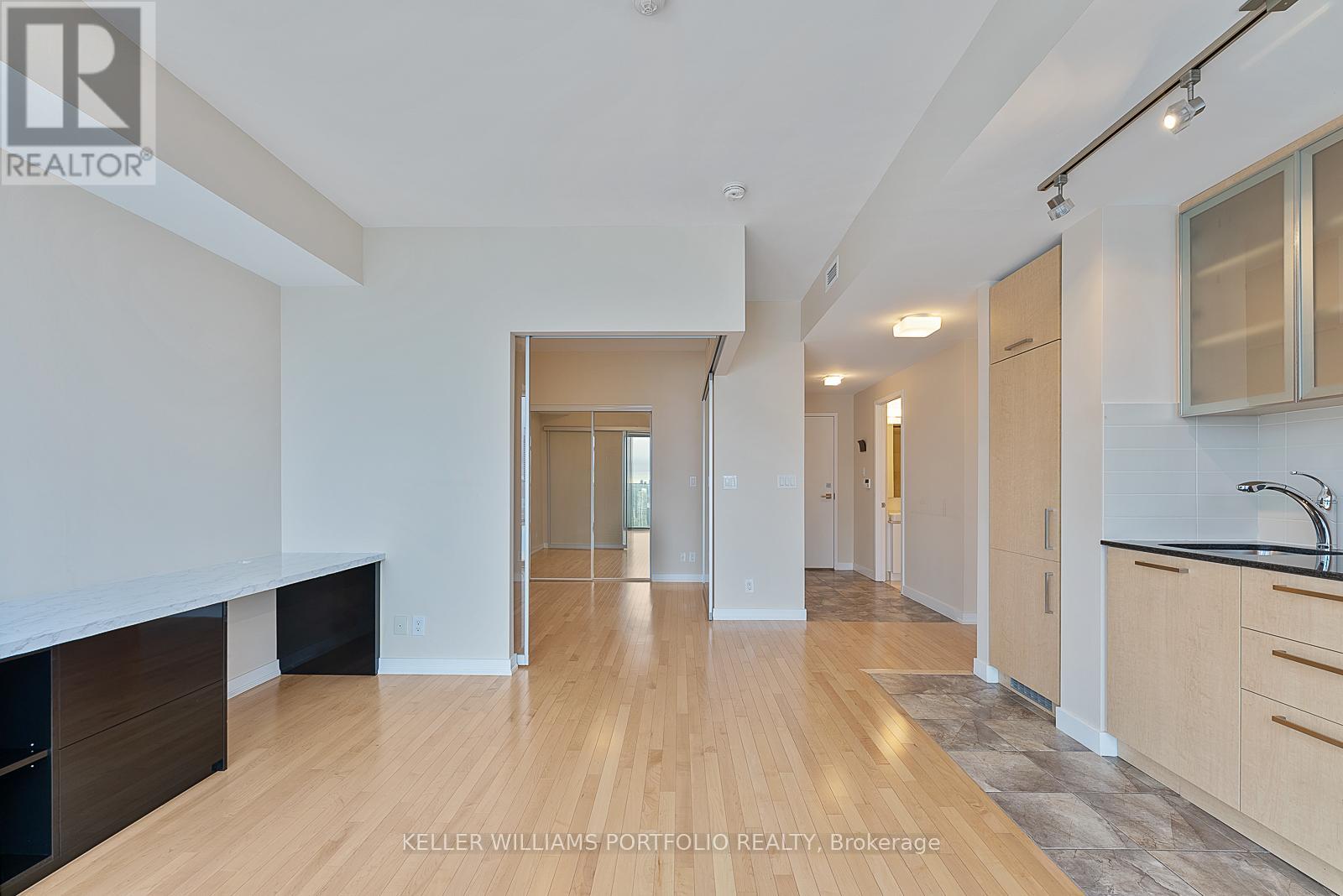4205 - 12 York Street, Toronto, Ontario  M5J 0A9 - Photo 10 - C12471877