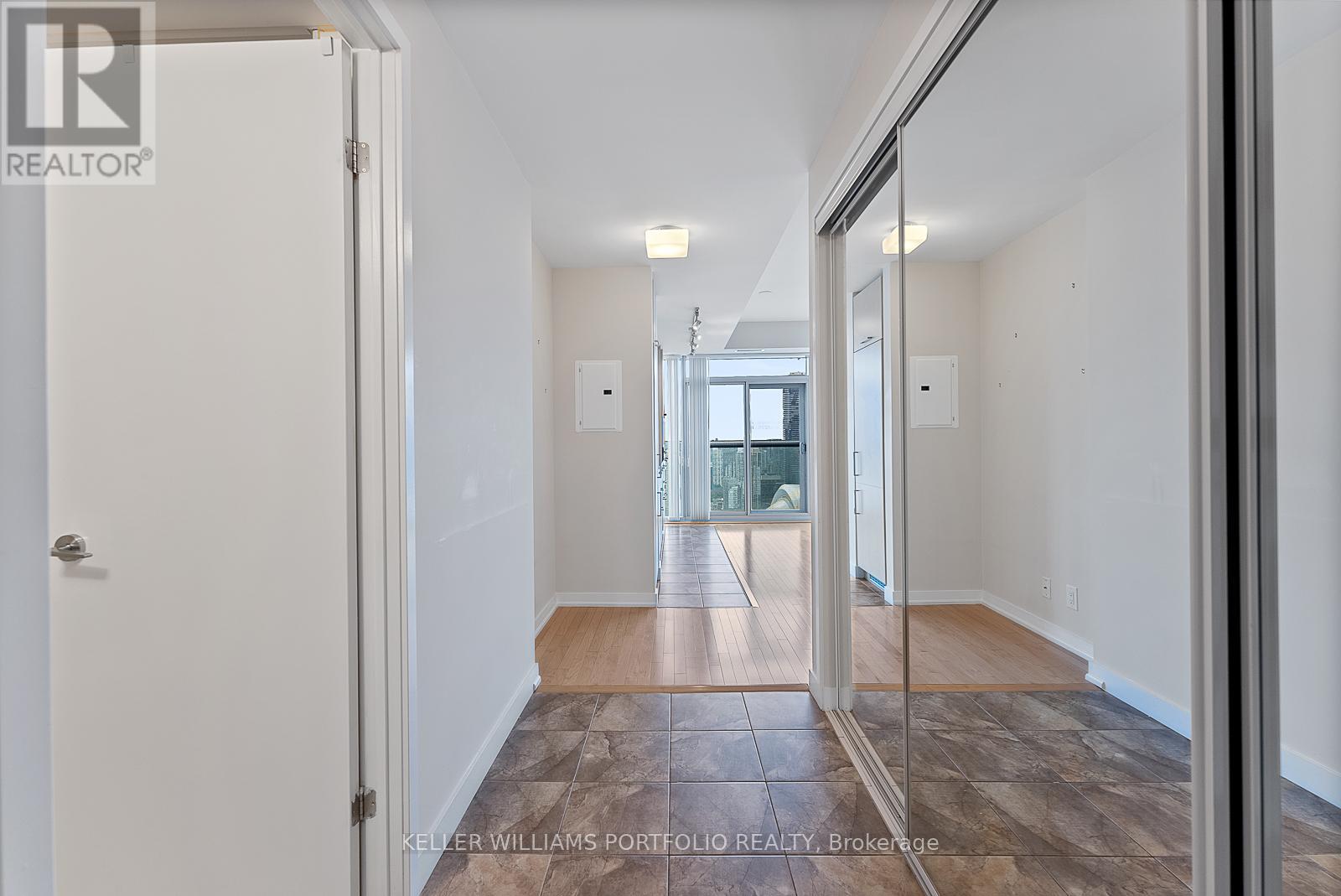 4205 - 12 York Street, Toronto, Ontario  M5J 0A9 - Photo 2 - C12471877