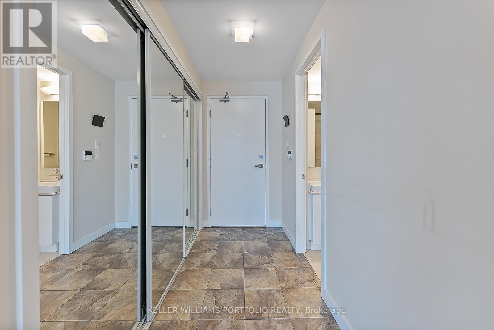 4205 - 12 York Street, Toronto, Ontario  M5J 0A9 - Photo 3 - C12471877