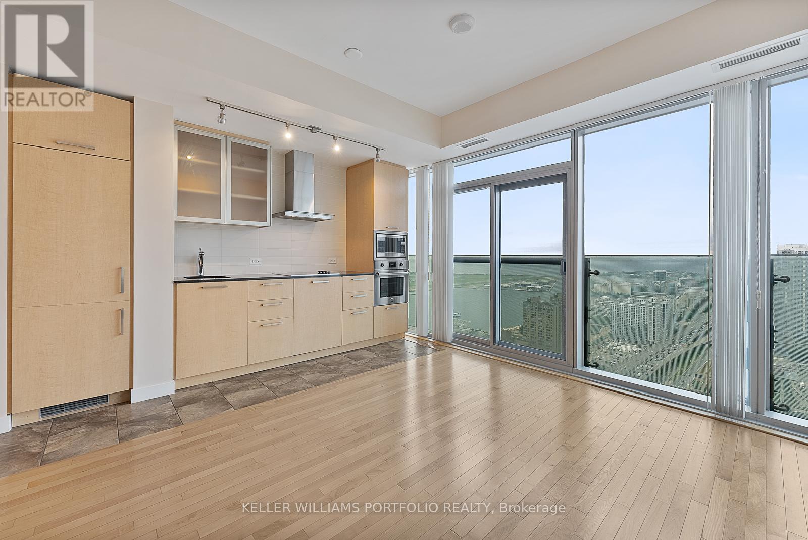 4205 - 12 York Street, Toronto, Ontario  M5J 0A9 - Photo 7 - C12471877