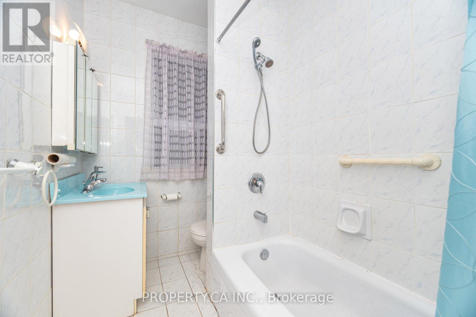 957 Dufferin Street, Toronto, Ontario  M6H 4B2 - Photo 17 - C12471908