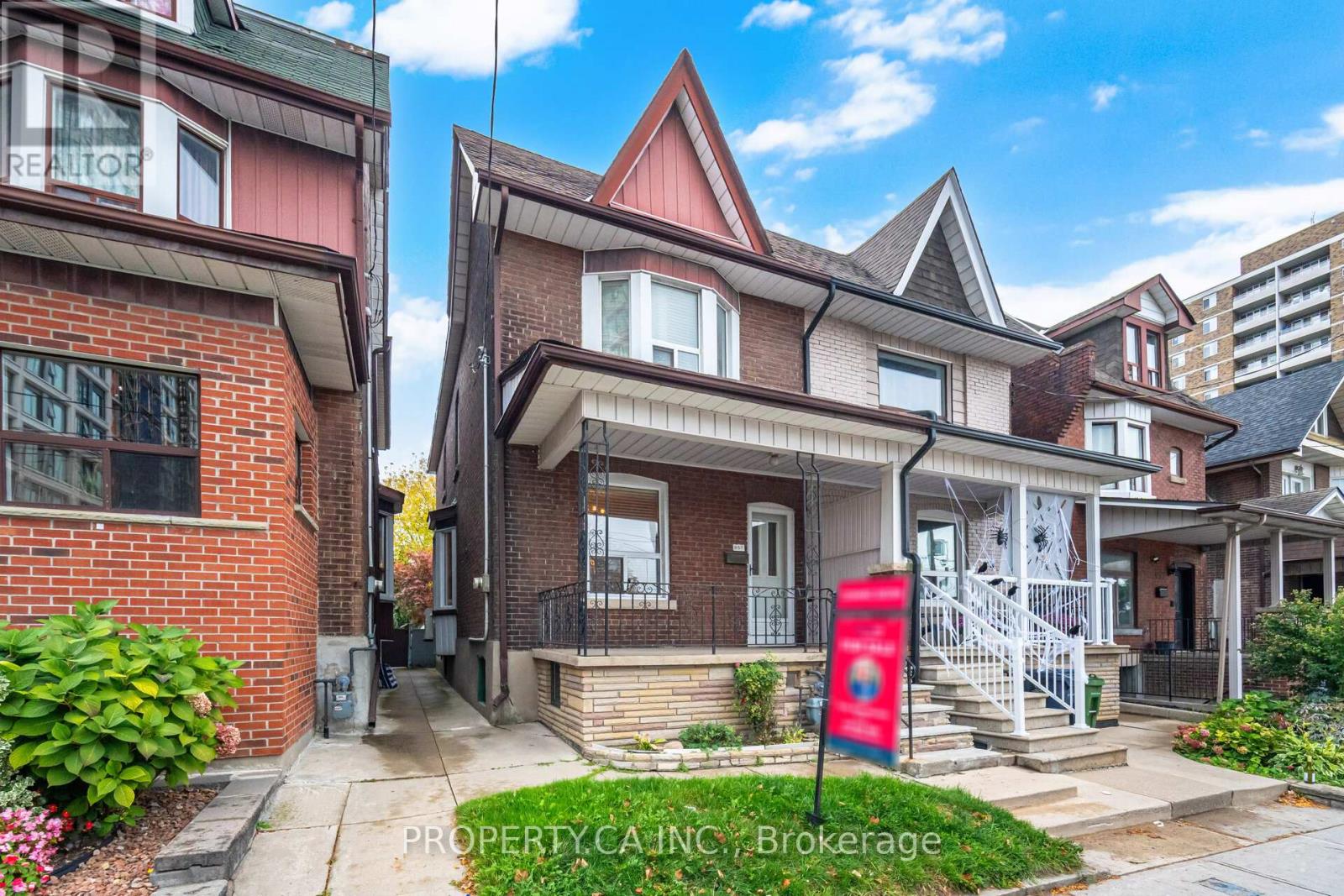 957 Dufferin Street, Toronto, Ontario  M6H 4B2 - Photo 2 - C12471908