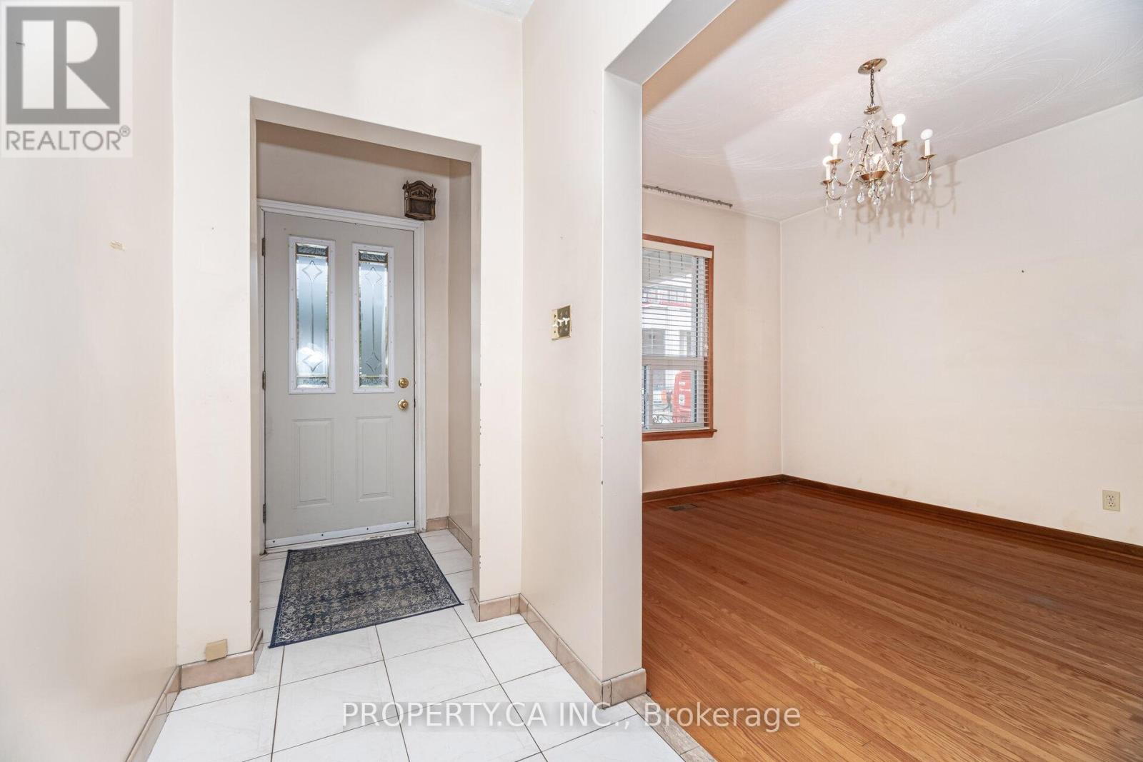 957 Dufferin Street, Toronto, Ontario  M6H 4B2 - Photo 4 - C12471908