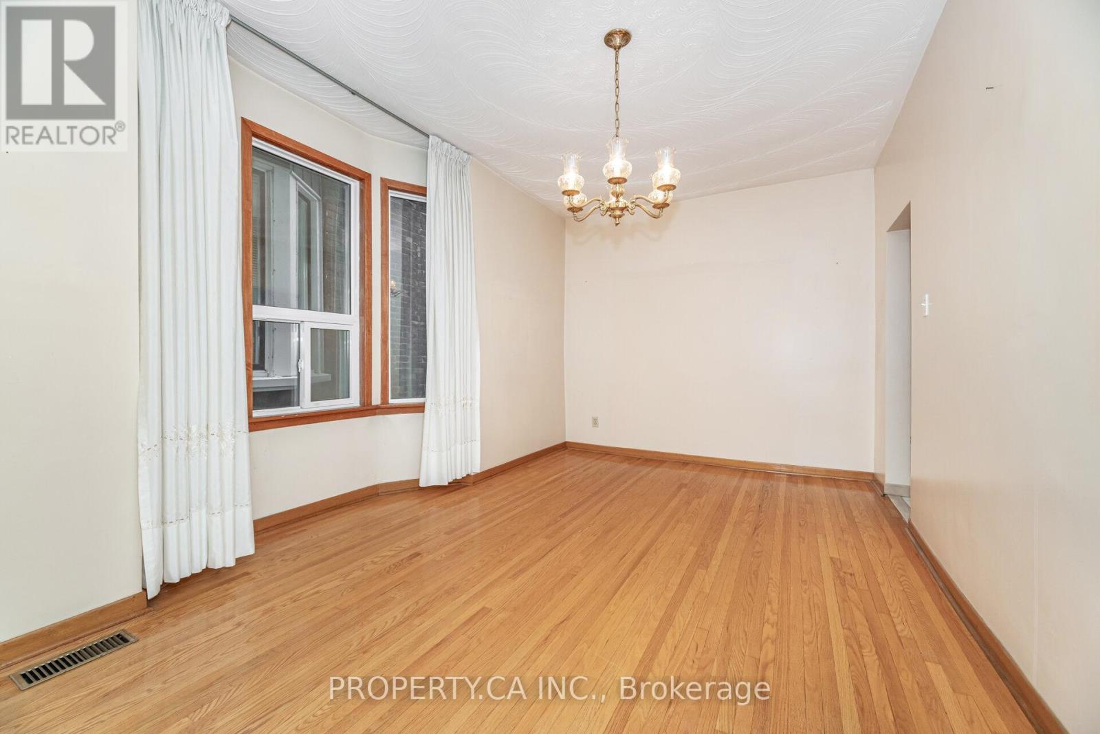 957 Dufferin Street, Toronto, Ontario  M6H 4B2 - Photo 7 - C12471908
