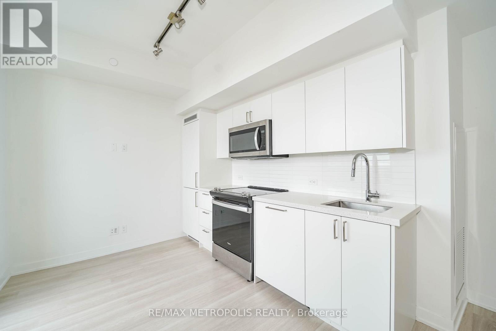 1113 - 30 Tretti Way, Toronto, Ontario  M3H 0E3 - Photo 5 - C12471932