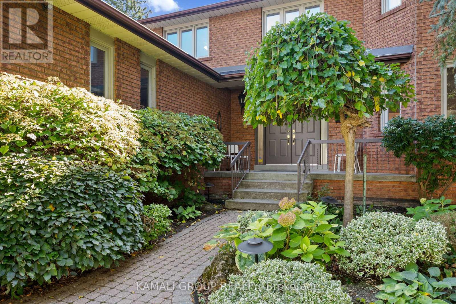 287 Dunview Avenue, Toronto (Willowdale East), Ontario  M2N 4J4 - Photo 3 - C12471941