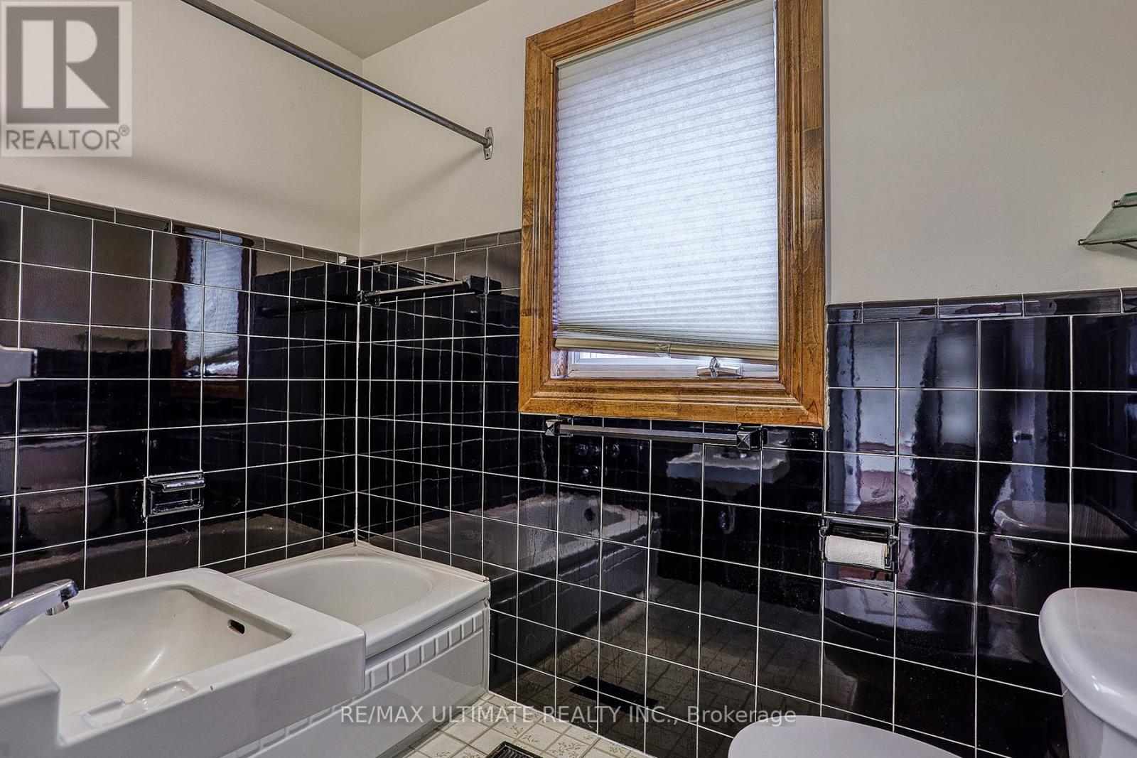 40 Treverton Drive, Toronto, Ontario  M1K 3S6 - Photo 12 - E12471826