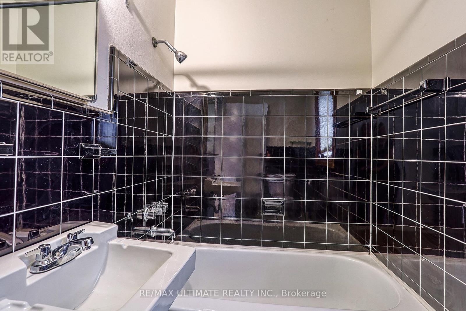40 Treverton Drive, Toronto, Ontario  M1K 3S6 - Photo 13 - E12471826