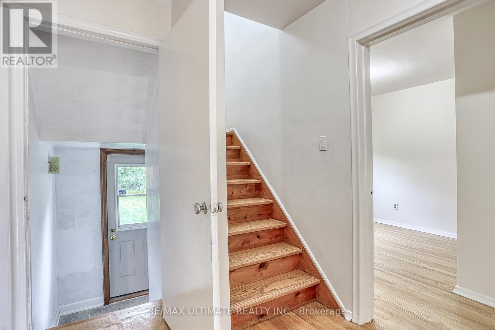 40 Treverton Drive, Toronto, Ontario  M1K 3S6 - Photo 14 - E12471826
