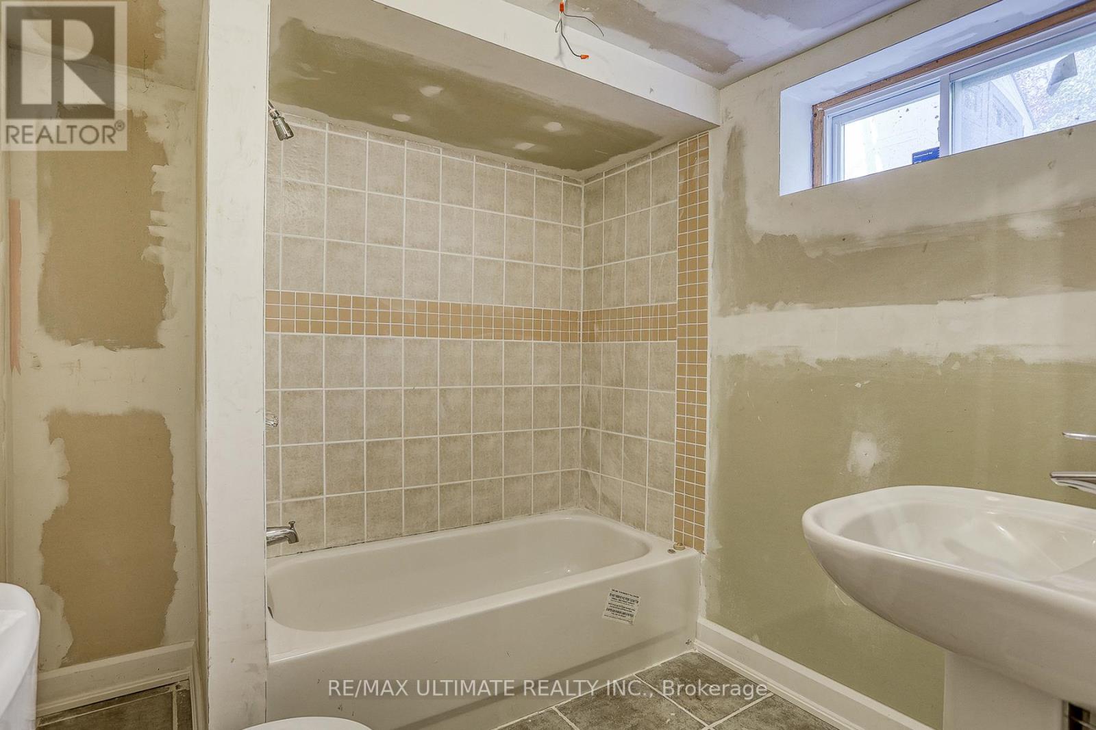 40 Treverton Drive, Toronto, Ontario  M1K 3S6 - Photo 36 - E12471826