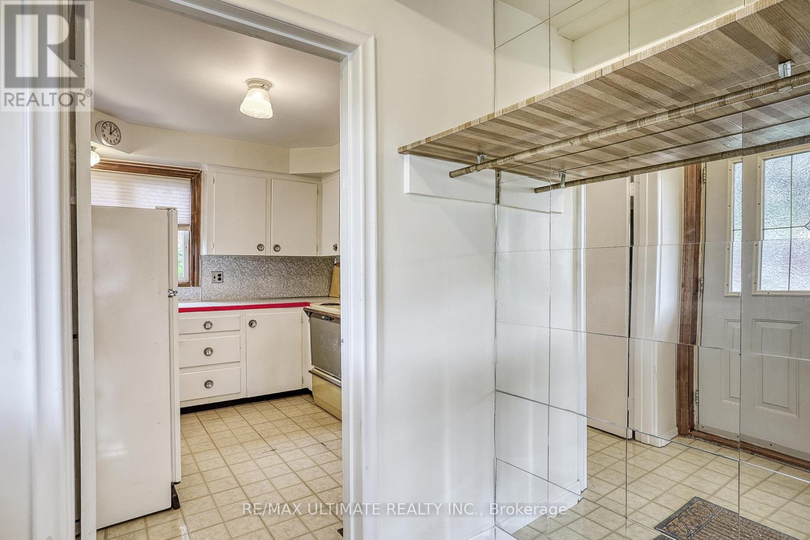 40 Treverton Drive, Toronto, Ontario  M1K 3S6 - Photo 4 - E12471826