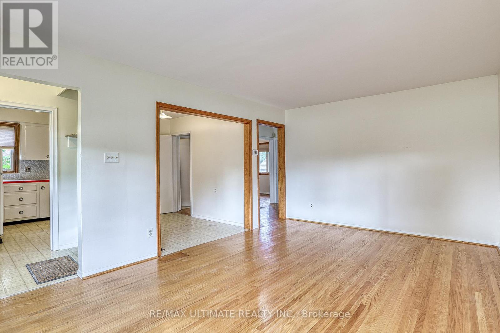 40 Treverton Drive, Toronto, Ontario  M1K 3S6 - Photo 5 - E12471826