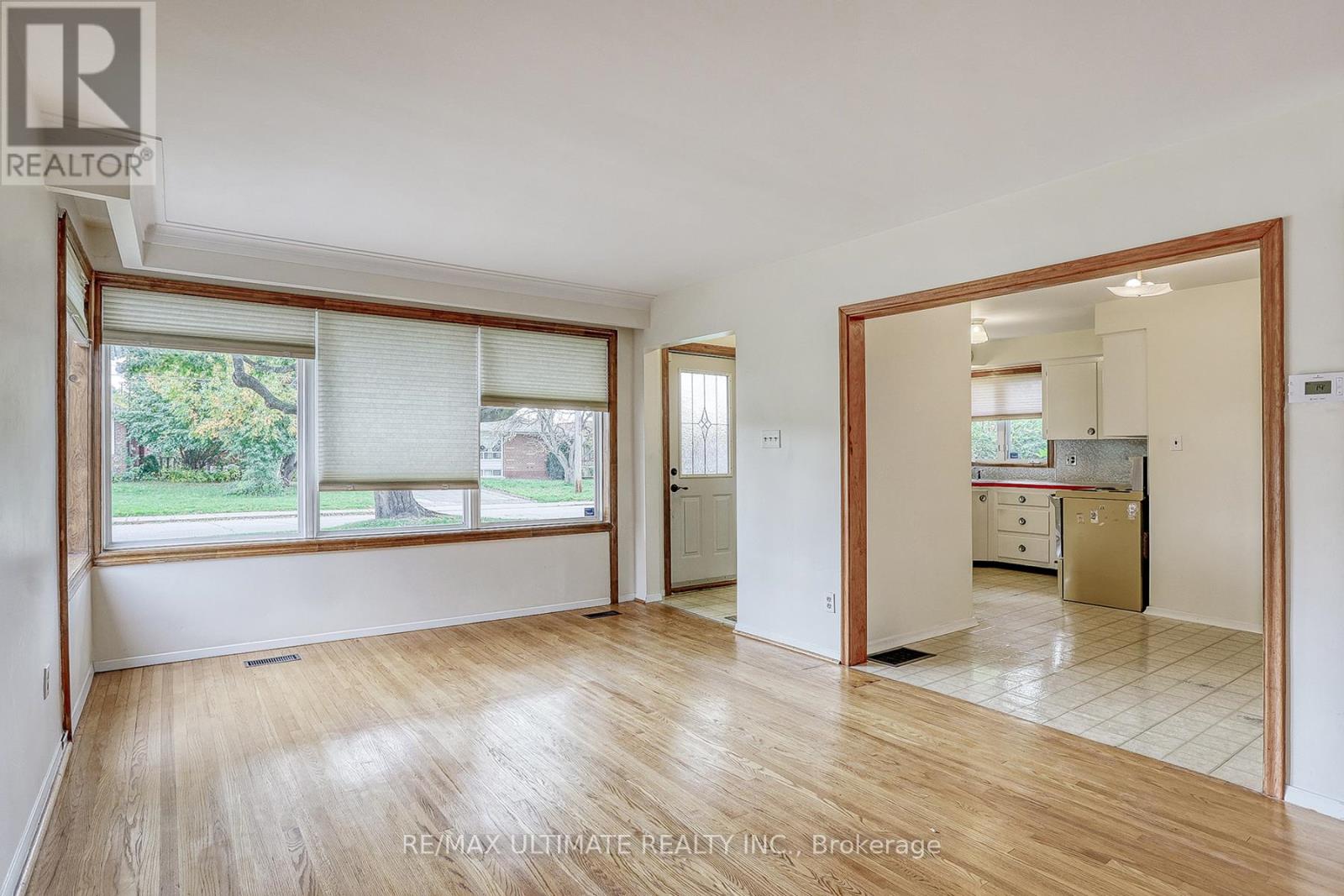 40 Treverton Drive, Toronto, Ontario  M1K 3S6 - Photo 6 - E12471826