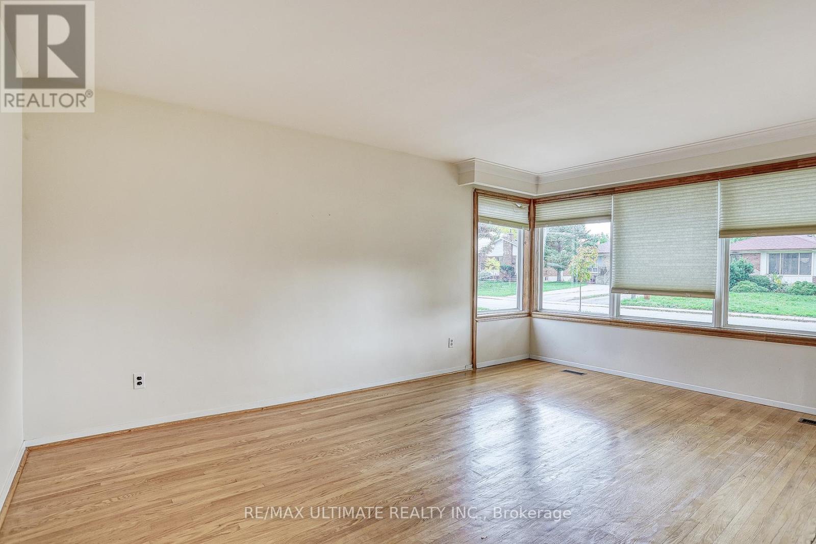 40 Treverton Drive, Toronto, Ontario  M1K 3S6 - Photo 7 - E12471826