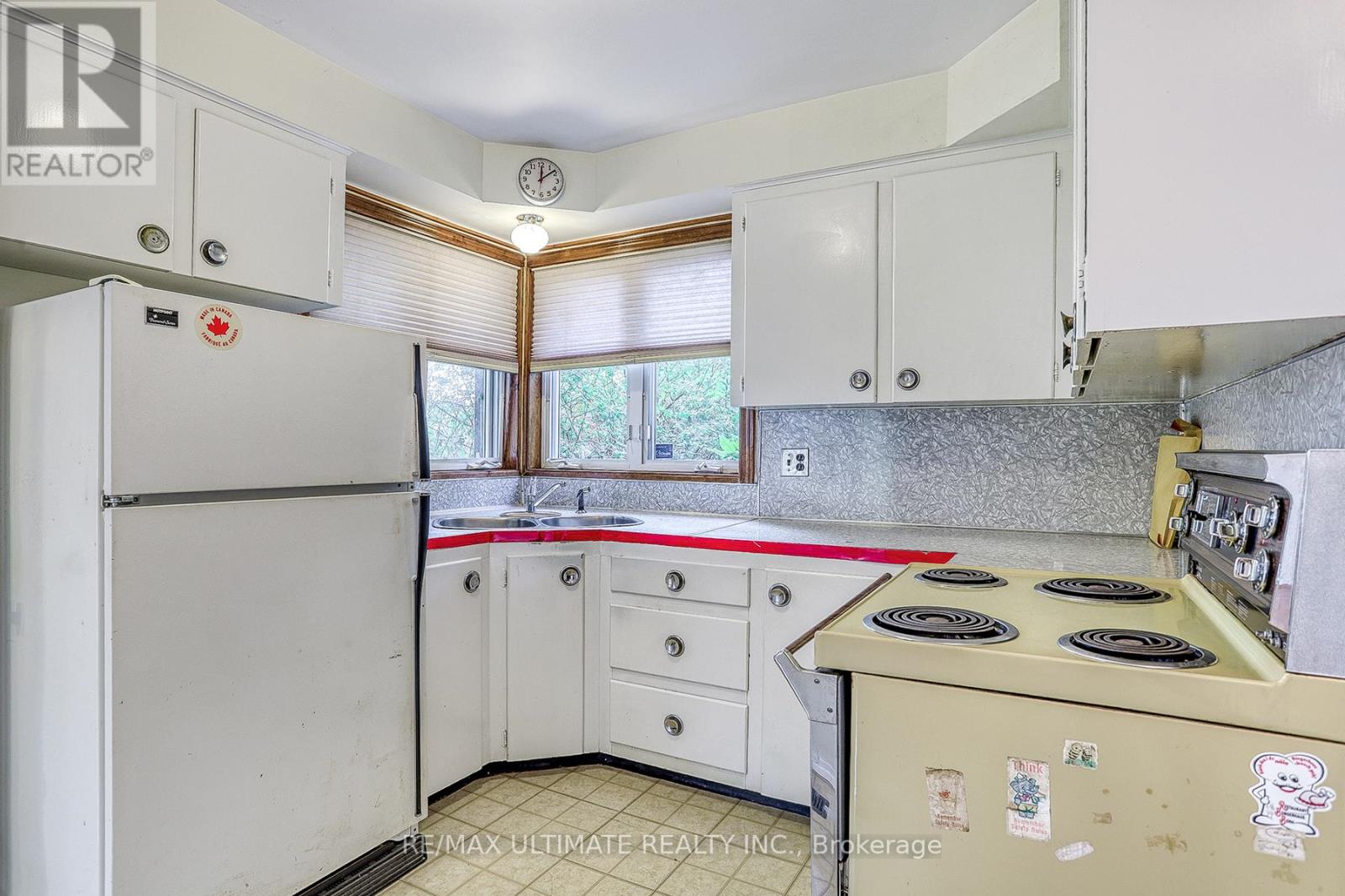 40 Treverton Drive, Toronto, Ontario  M1K 3S6 - Photo 9 - E12471826