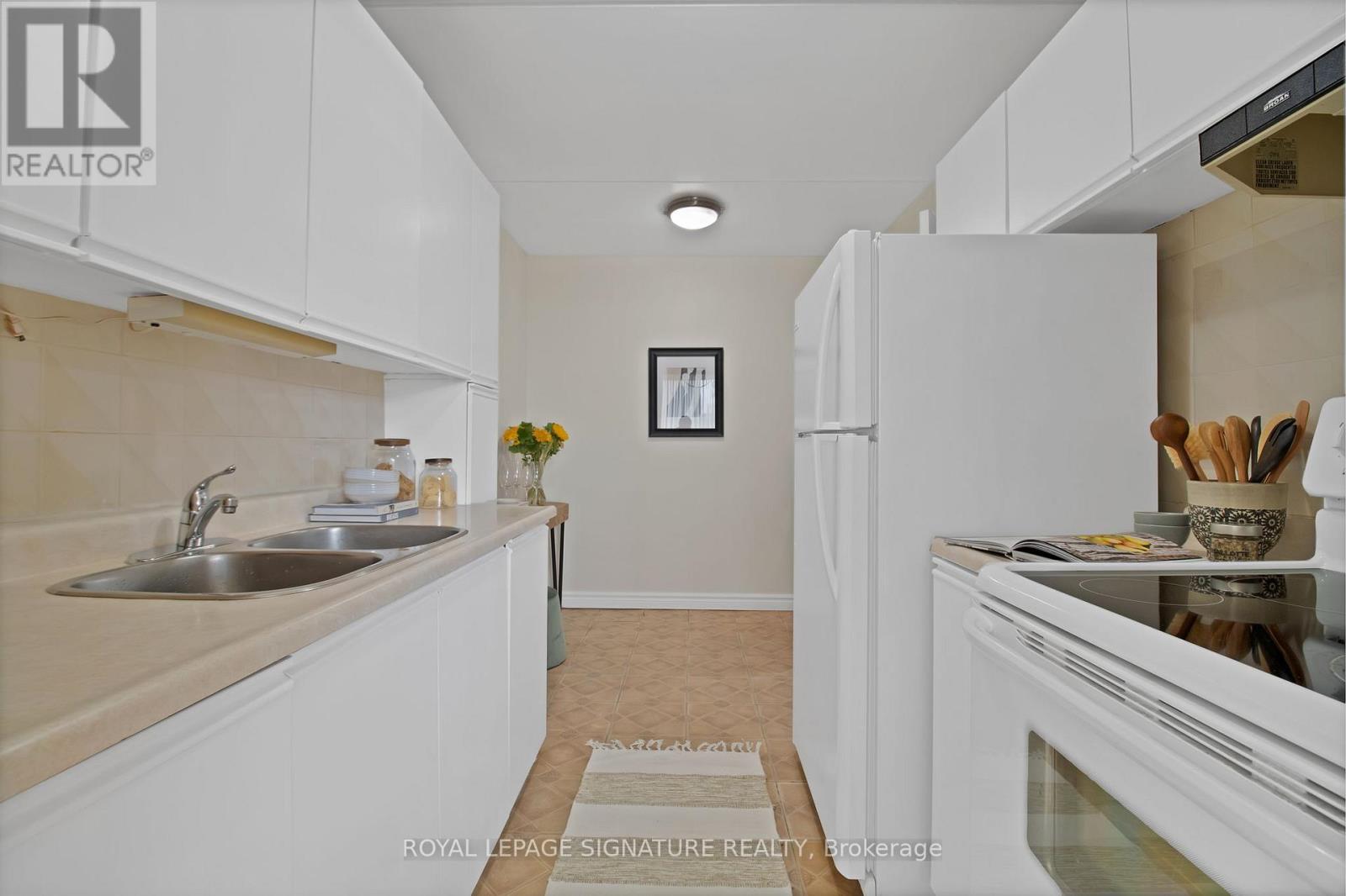 802 - 2 Glamorgan Avenue, Toronto, Ontario  M1P 2M8 - Photo 3 - E12471833
