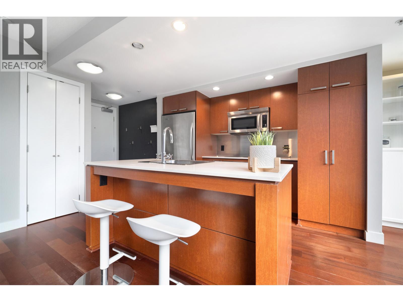701 1255 Seymour Street, Vancouver, British Columbia  V7J 2J8 - Photo 2 - R3059897