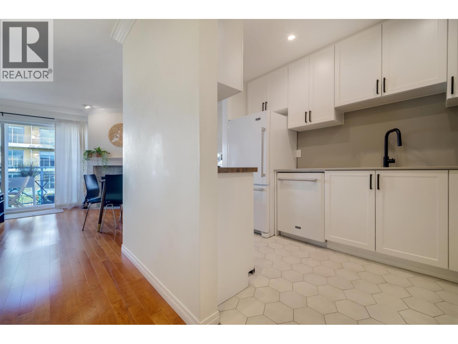 301 1868 E 11th Avenue, Vancouver, British Columbia  V5N 1Z1 - Photo 11 - R3059899