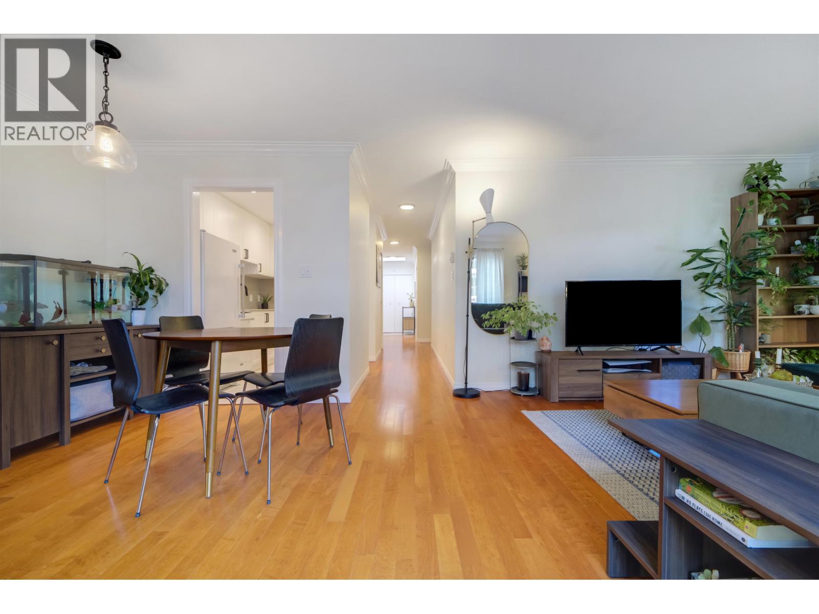 301 1868 E 11th Avenue, Vancouver, British Columbia  V5N 1Z1 - Photo 3 - R3059899