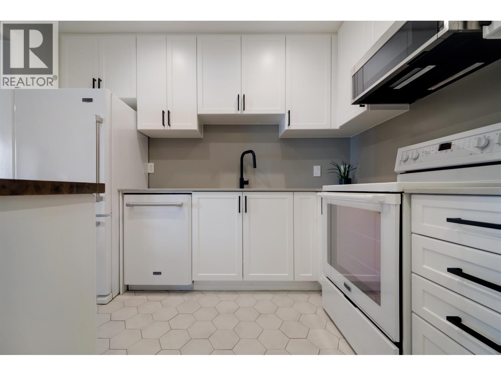 301 1868 E 11th Avenue, Vancouver, British Columbia  V5N 1Z1 - Photo 9 - R3059899