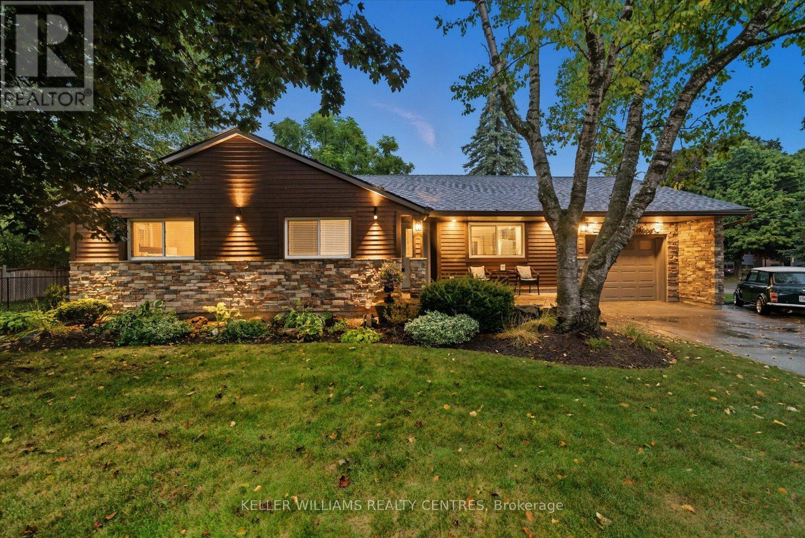 261 QUEEN STREET, Newmarket, Ontario