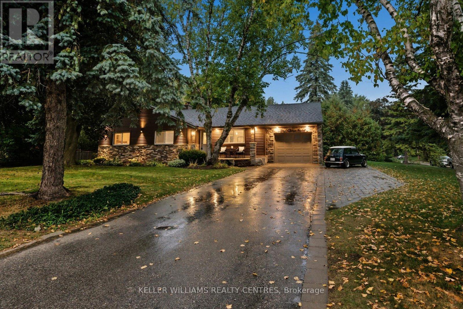 261 Queen Street, Newmarket, Ontario  L3Y 2G1 - Photo 4 - N12471837