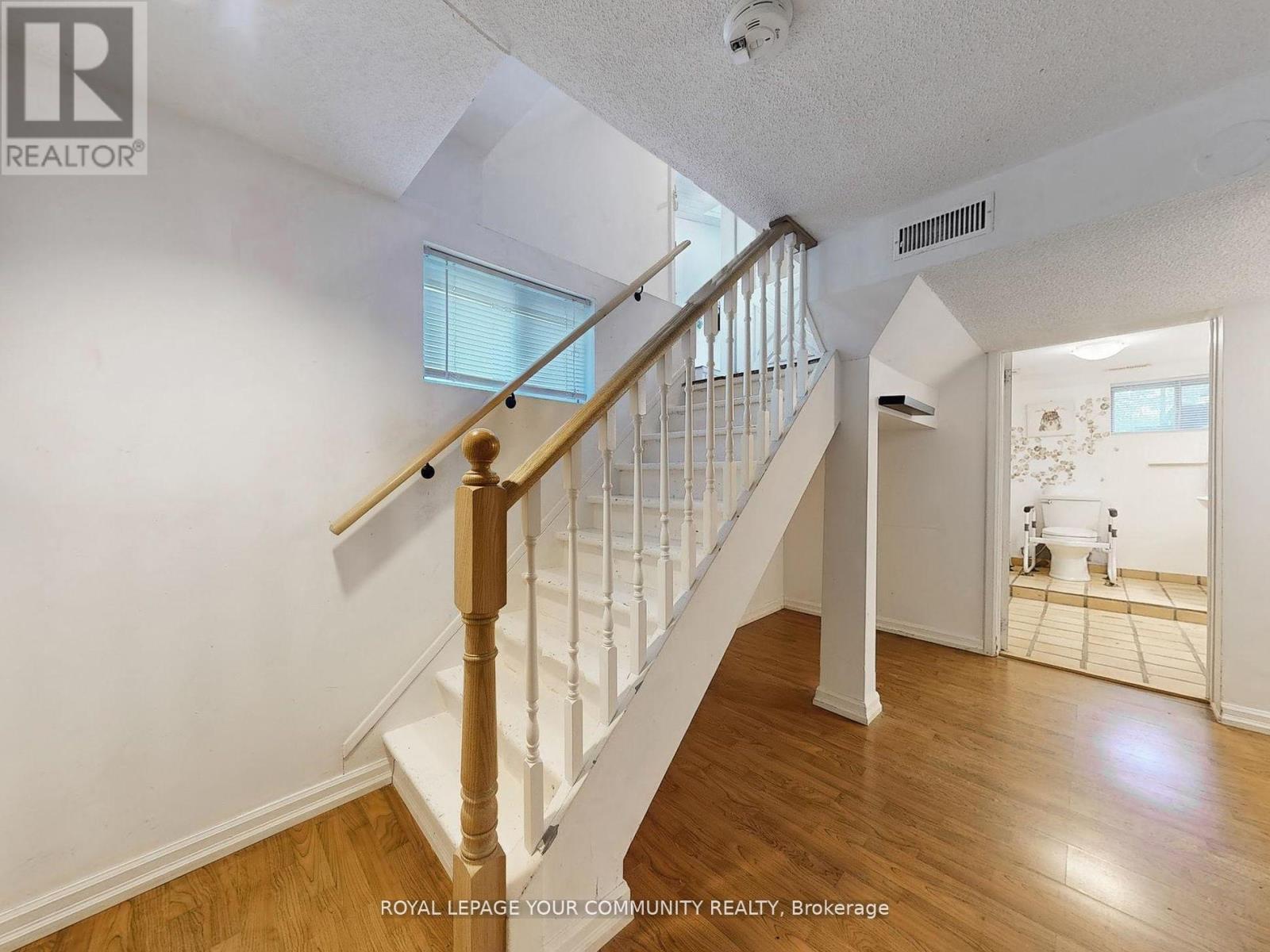 29 Boyle Drive, Richmond Hill, Ontario  L4C 6C8 - Photo 14 - N12471872