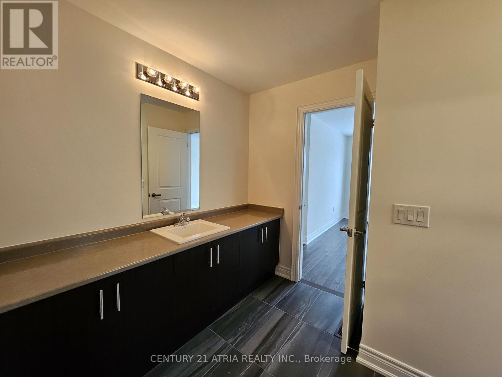 Upper - 22 Watershed Gate, East Gwillimbury, Ontario  L0G 1R0 - Photo 23 - N12471891