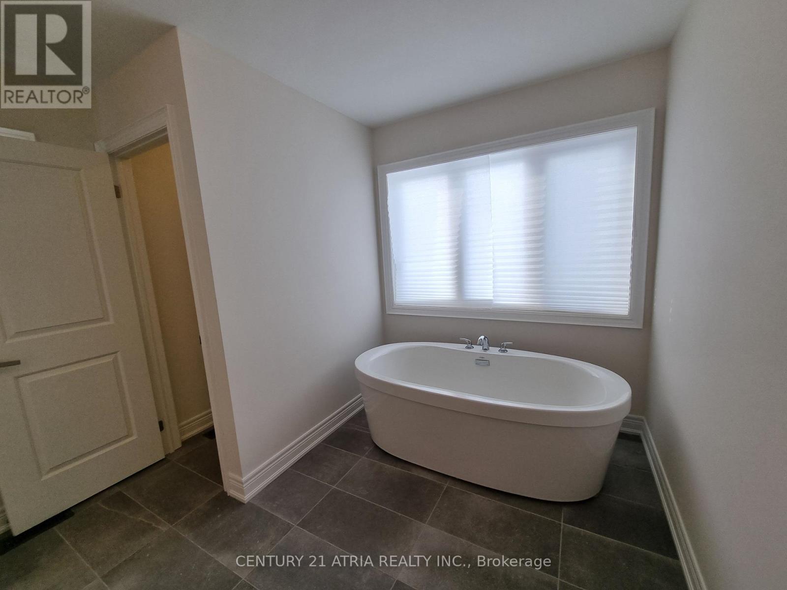 Upper - 22 Watershed Gate, East Gwillimbury, Ontario  L0G 1R0 - Photo 34 - N12471891