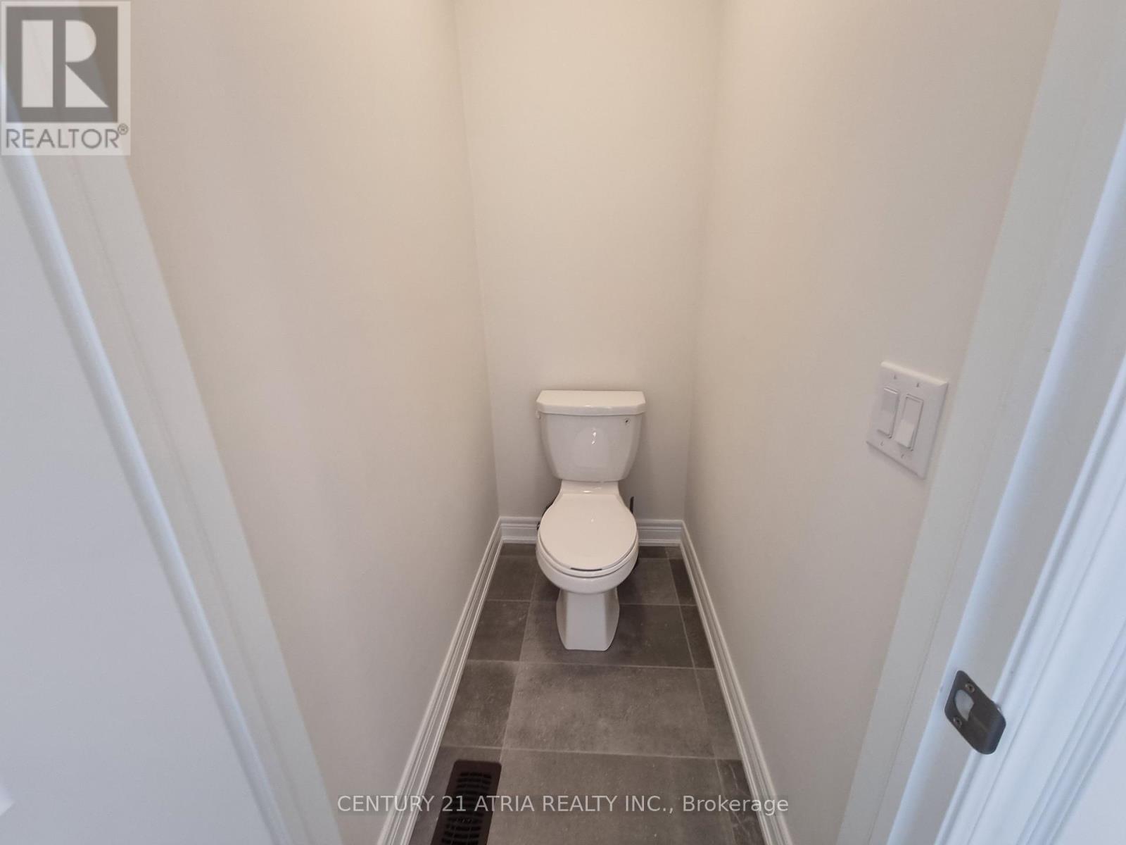 Upper - 22 Watershed Gate, East Gwillimbury, Ontario  L0G 1R0 - Photo 35 - N12471891