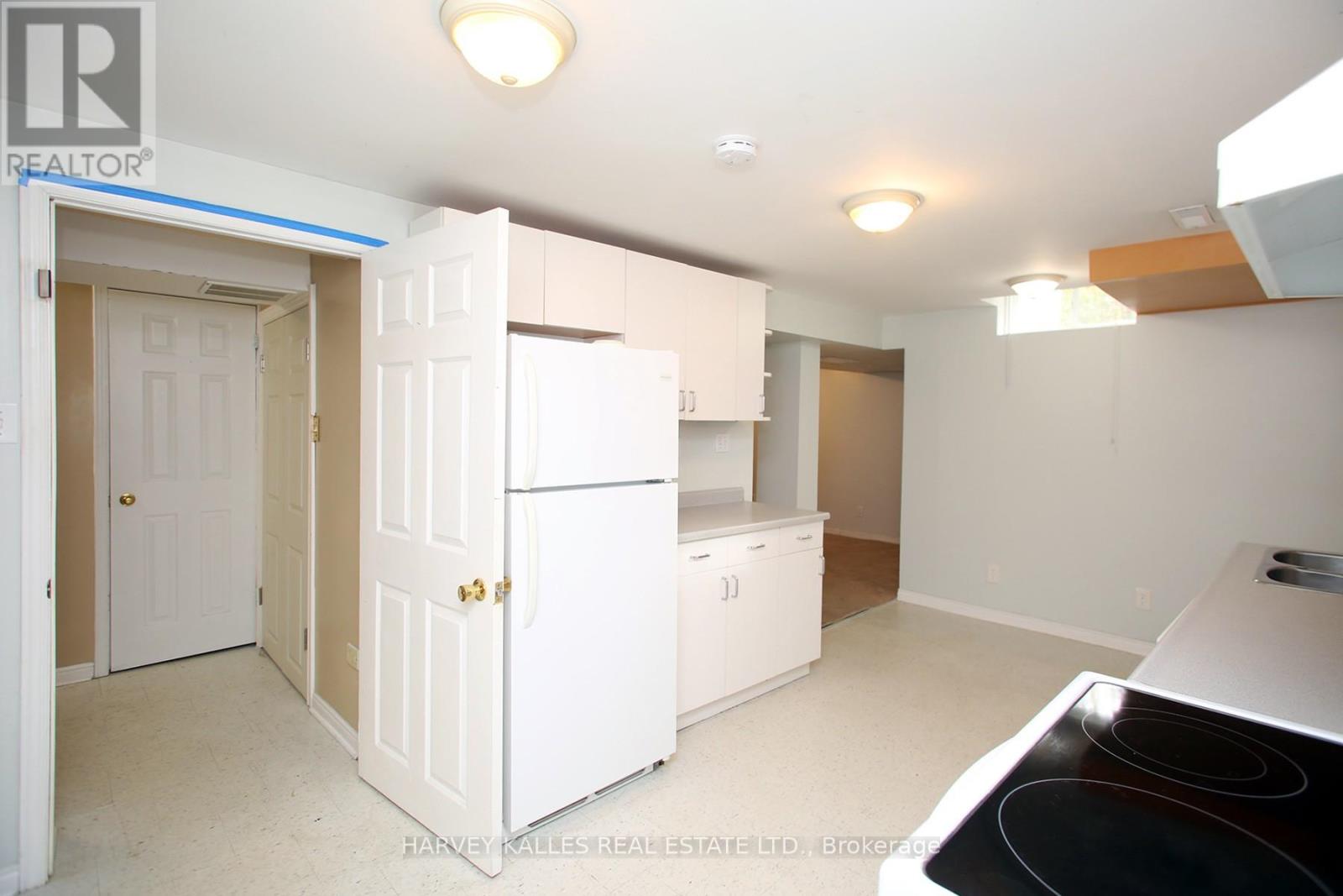 295 Brimson Drive, Newmarket, Ontario  L3X 1H9 - Photo 11 - N12471895