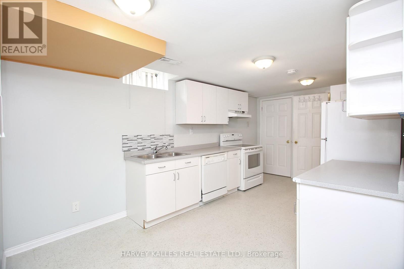 295 Brimson Drive, Newmarket, Ontario  L3X 1H9 - Photo 12 - N12471895