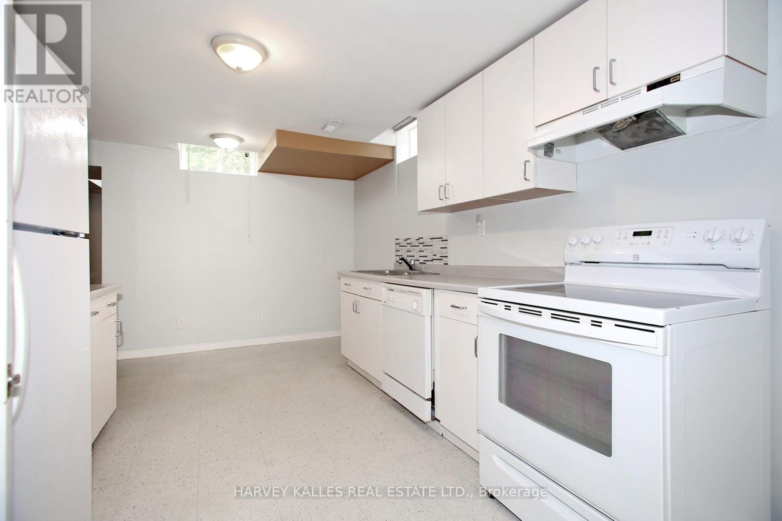 295 Brimson Drive, Newmarket, Ontario  L3X 1H9 - Photo 13 - N12471895