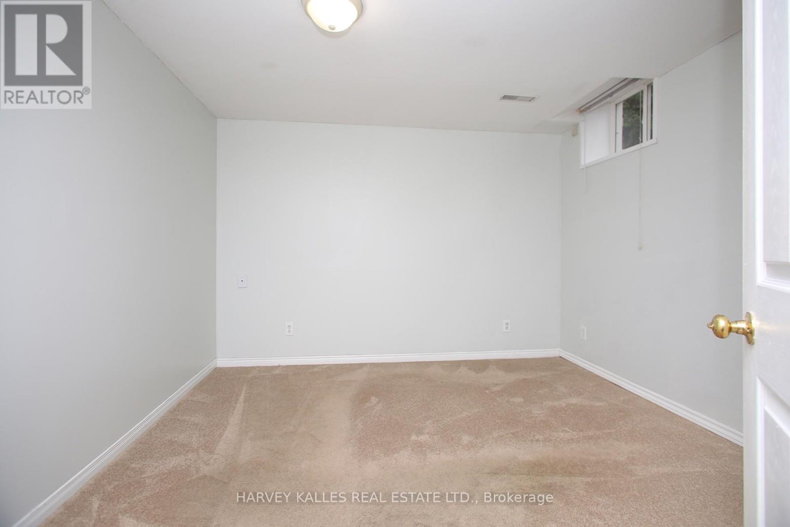 295 Brimson Drive, Newmarket, Ontario  L3X 1H9 - Photo 18 - N12471895