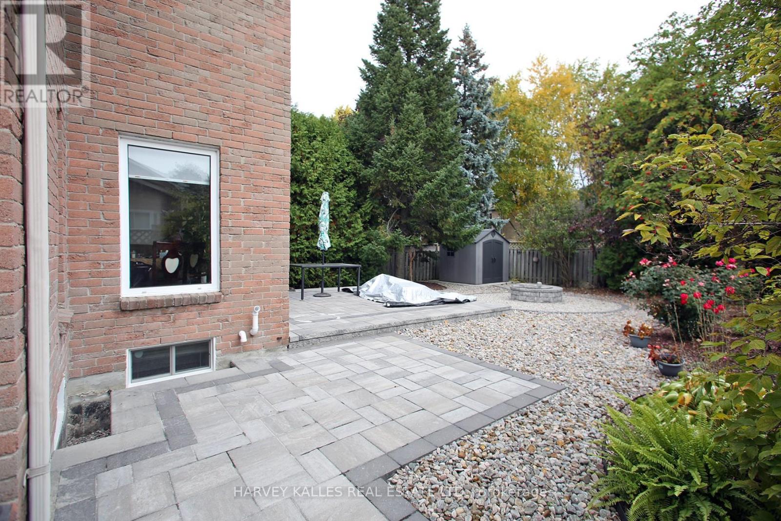 295 Brimson Drive, Newmarket, Ontario  L3X 1H9 - Photo 4 - N12471895