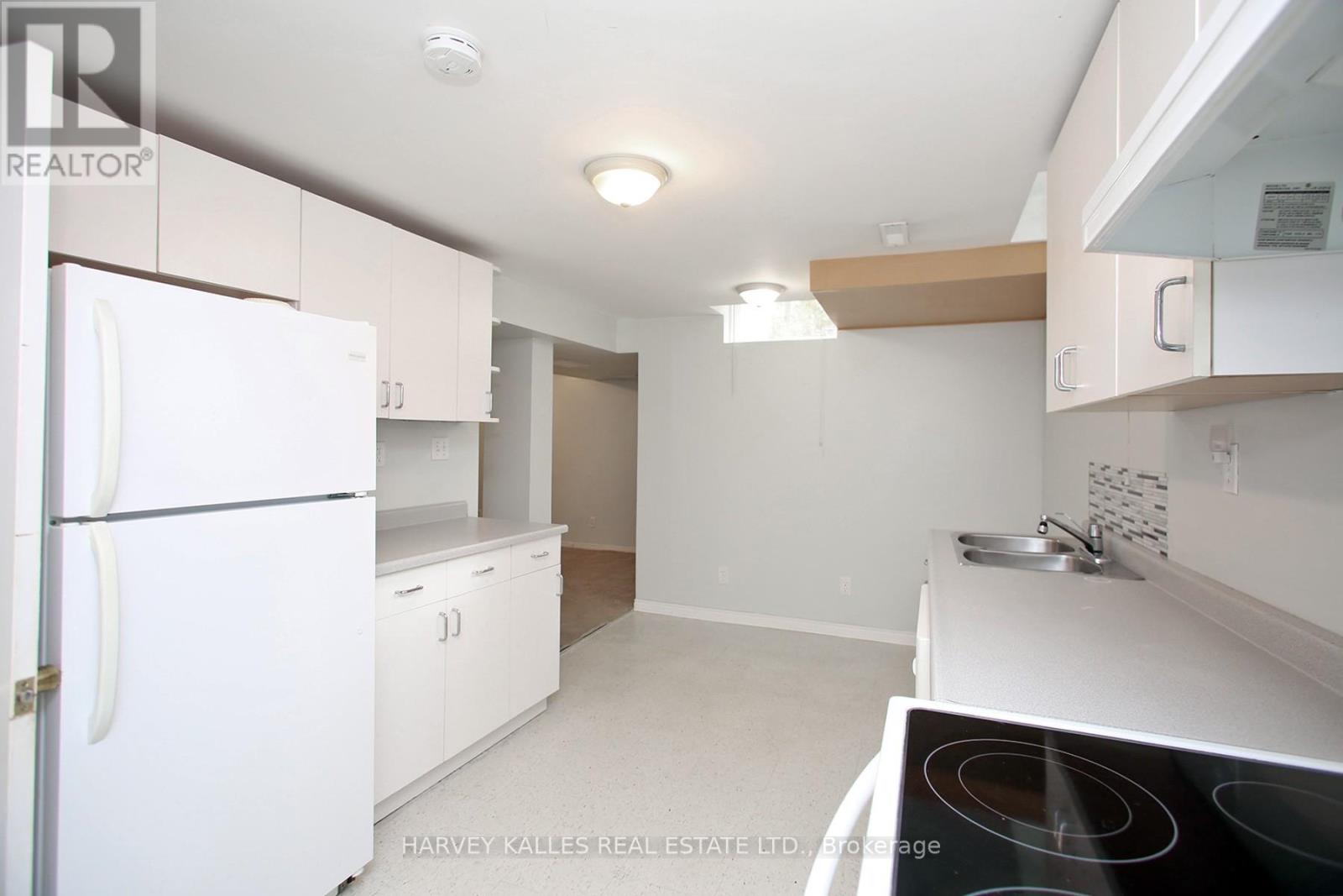 295 Brimson Drive, Newmarket, Ontario  L3X 1H9 - Photo 7 - N12471895
