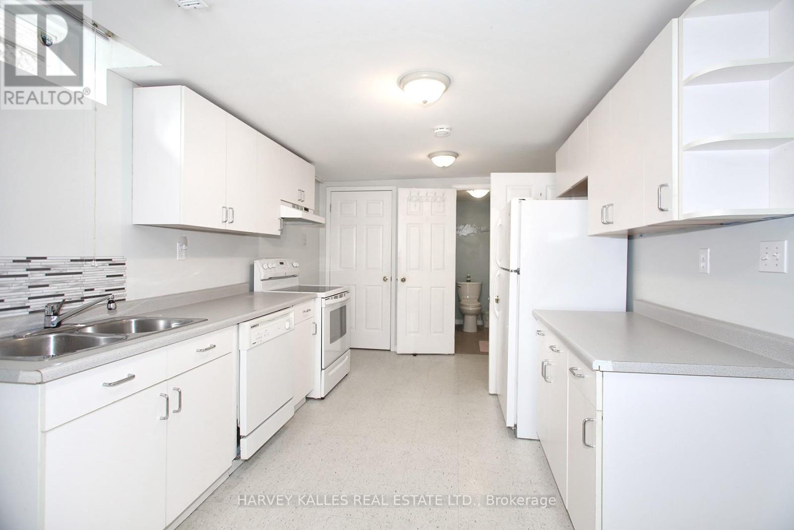 295 Brimson Drive, Newmarket, Ontario  L3X 1H9 - Photo 8 - N12471895