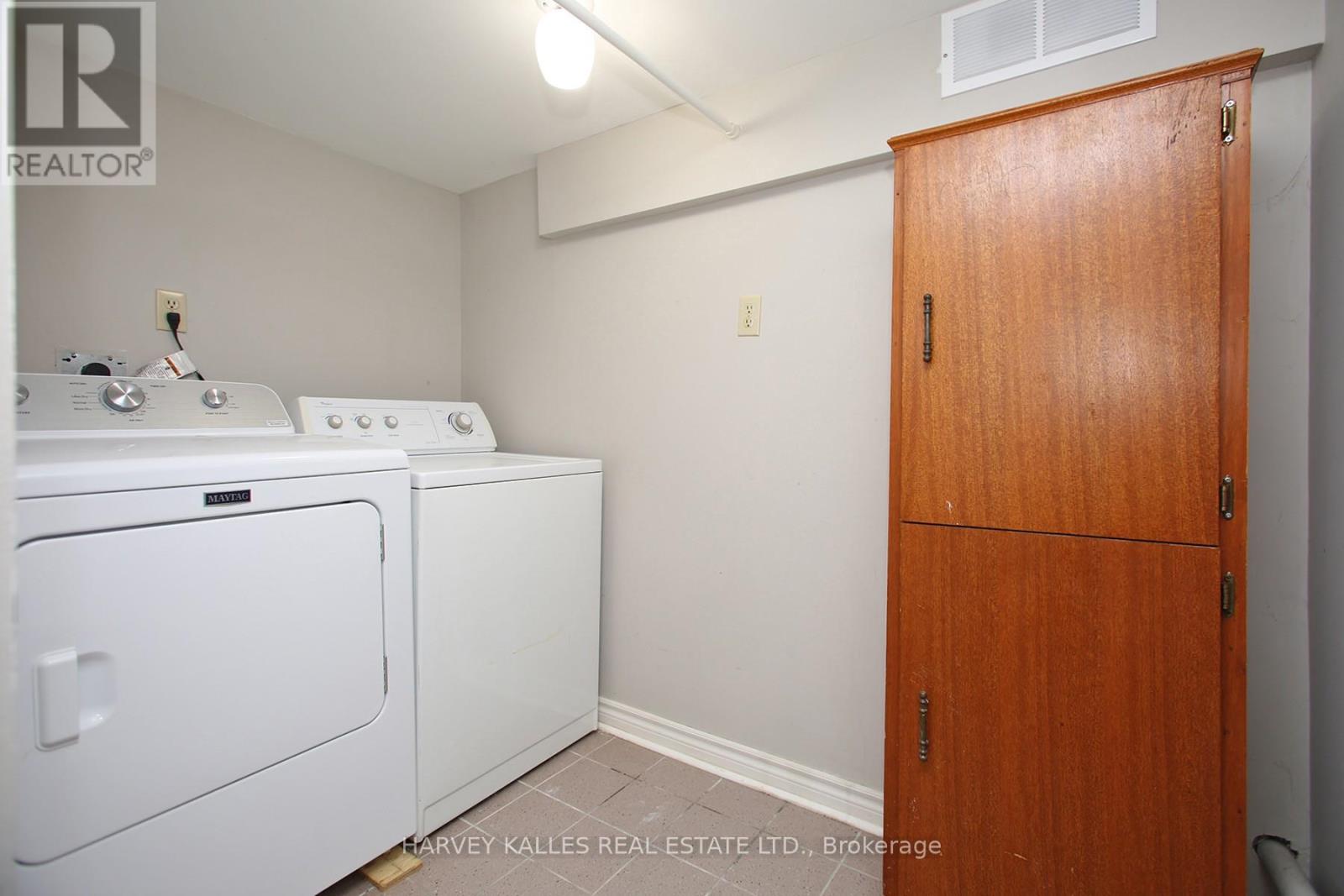 295 Brimson Drive, Newmarket, Ontario  L3X 1H9 - Photo 9 - N12471895