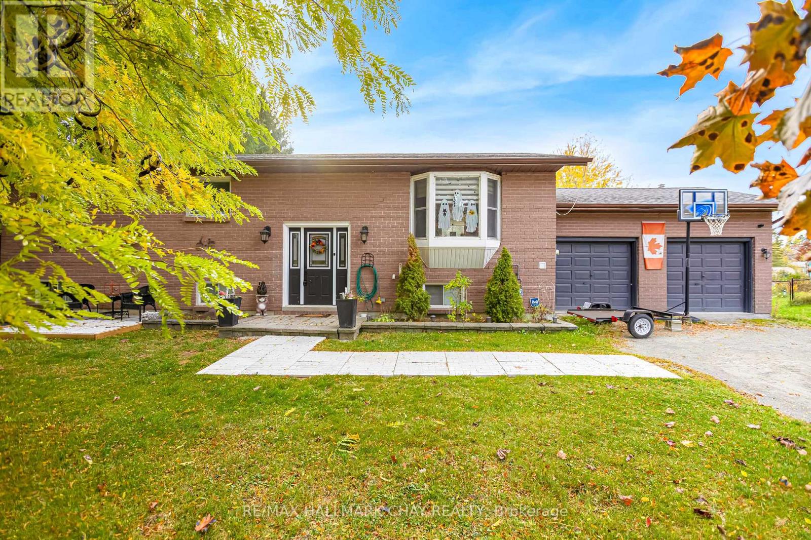 20 Howard Avenue, Brock, Ontario  L0K 1A0 - Photo 3 - N12471933