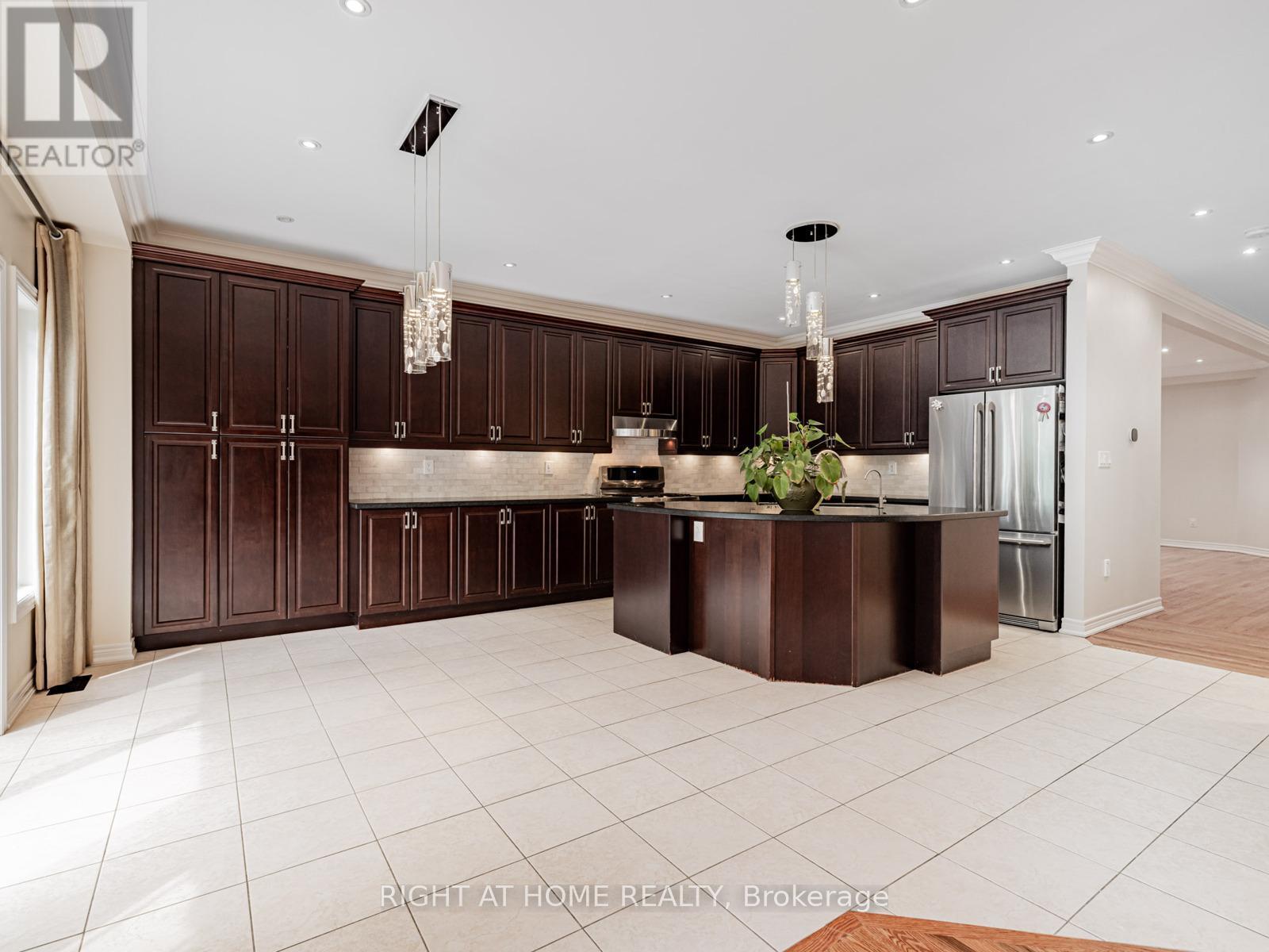 67 Timna Crescent, Vaughan, Ontario  L6A 4L7 - Photo 11 - N12471938