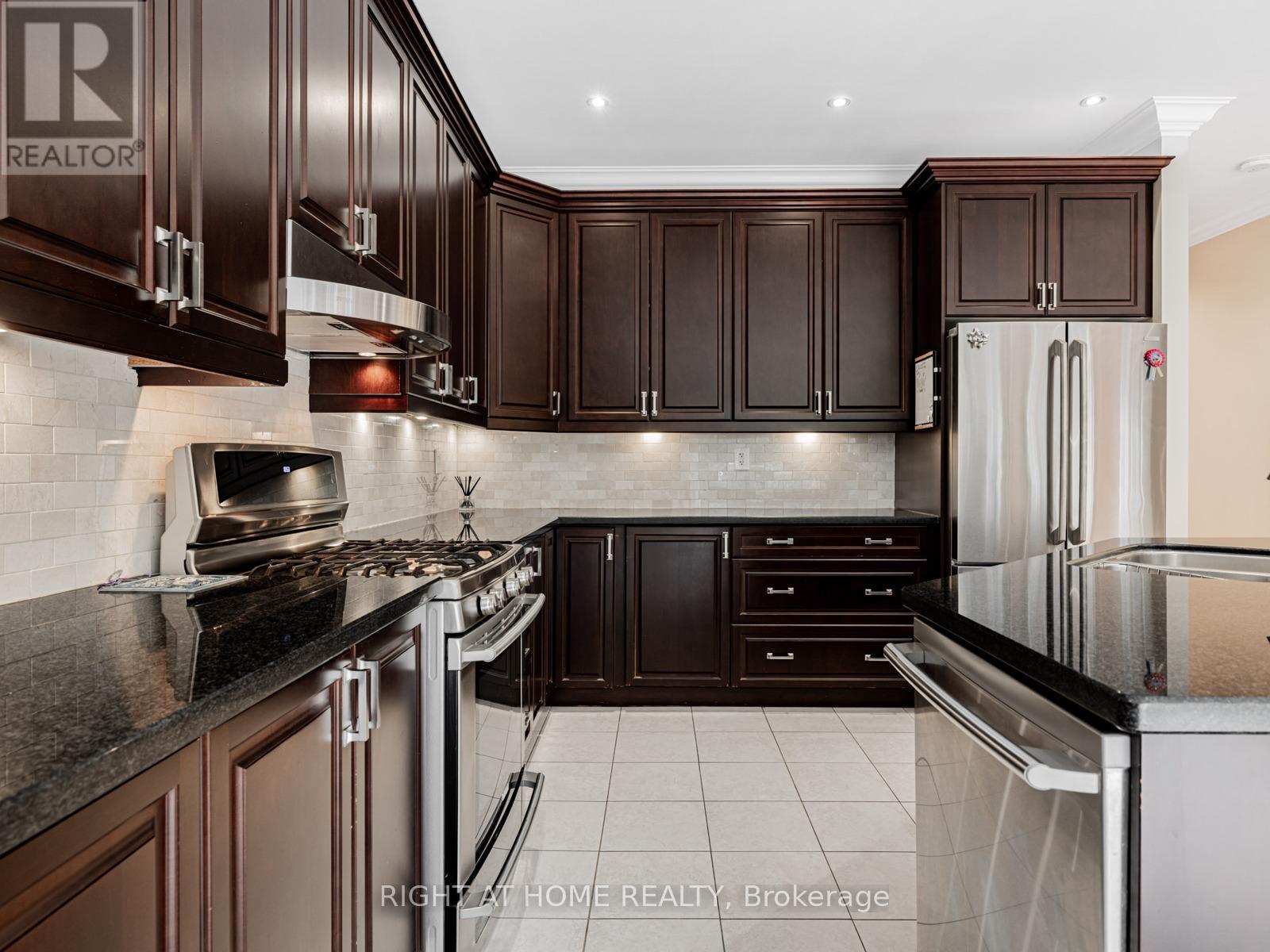 67 Timna Crescent, Vaughan, Ontario  L6A 4L7 - Photo 12 - N12471938